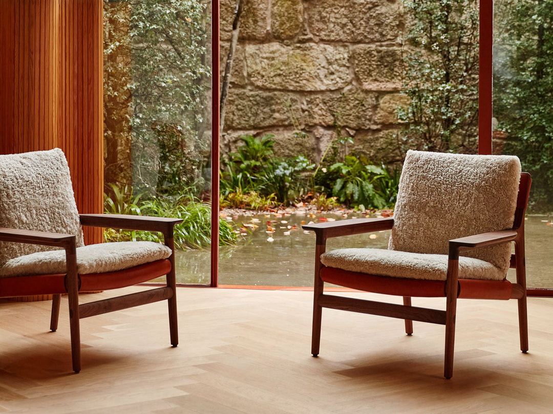 LOUNGE CHAIRS
