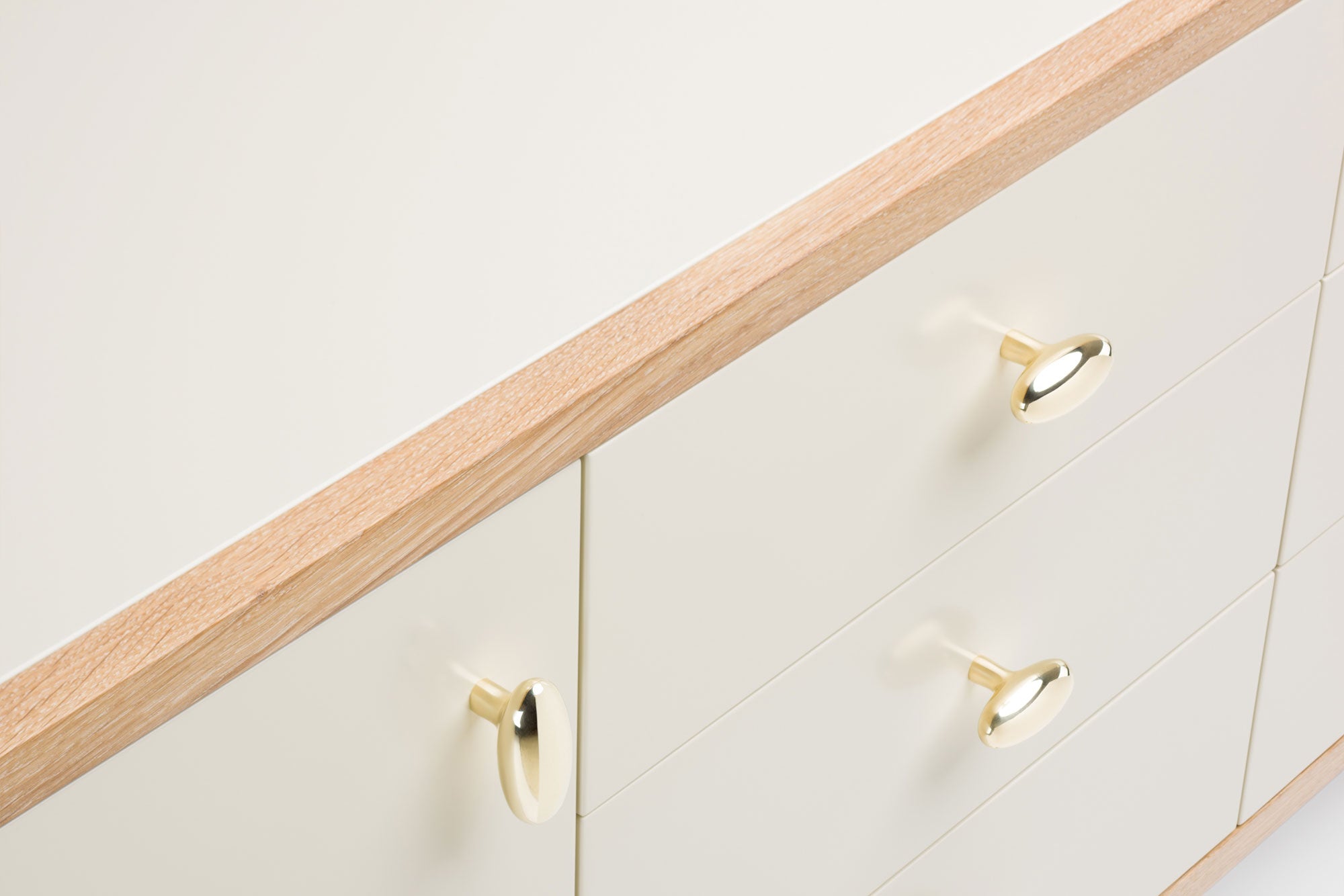 CLASSON SIDEBOARD 2 DOOR / 6 CENTRAL DRAWER – De La Espada USA