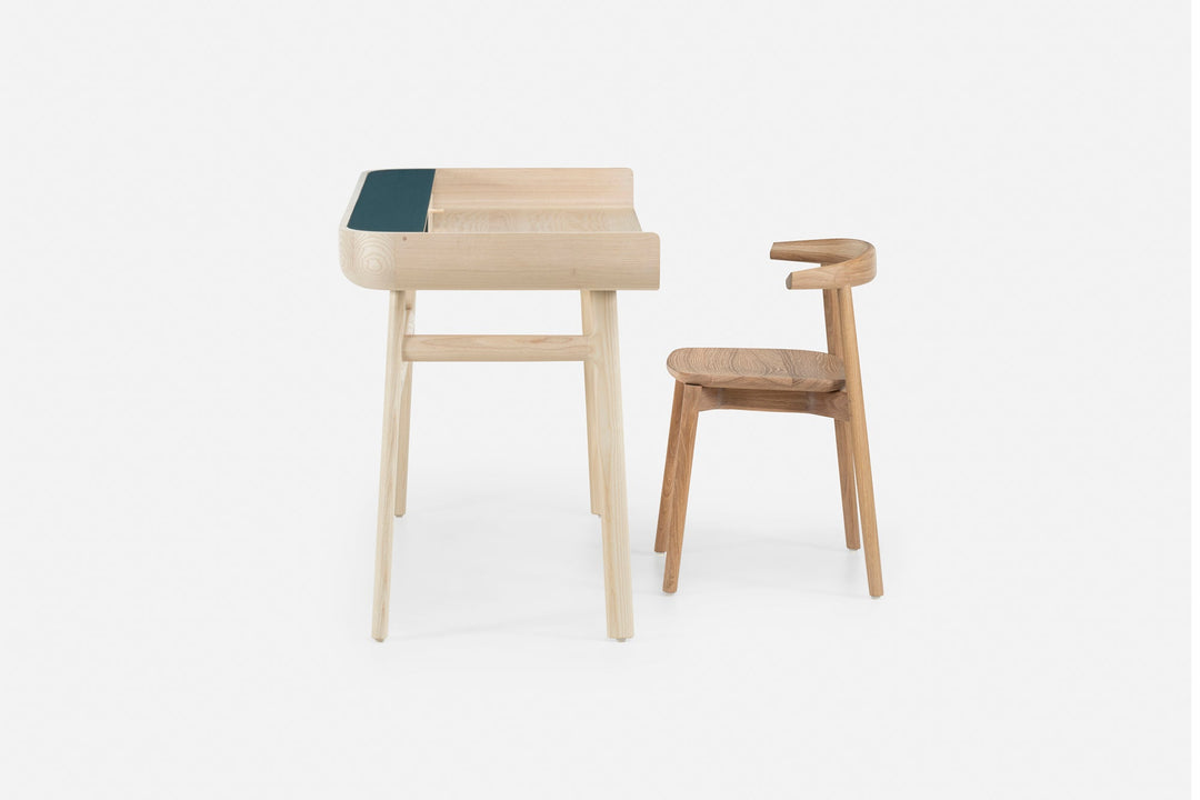 WHITE OILED ASH & BAY GLOSS HDF (+ ANDO CHAIR IN WHITE OILED OAK)