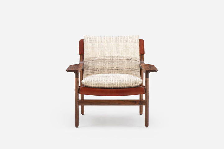 DANISH OILED WALNUT & DARK TAN LEATHER & MANTA LIDO MESCLA / CRU (MODEL: SZG)