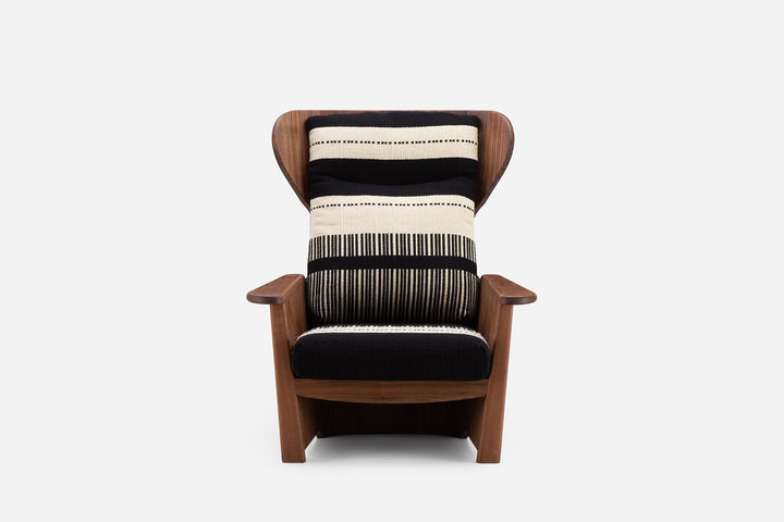 DANISH OILED WALNUT & MANTA LIDO PRETO / CRU