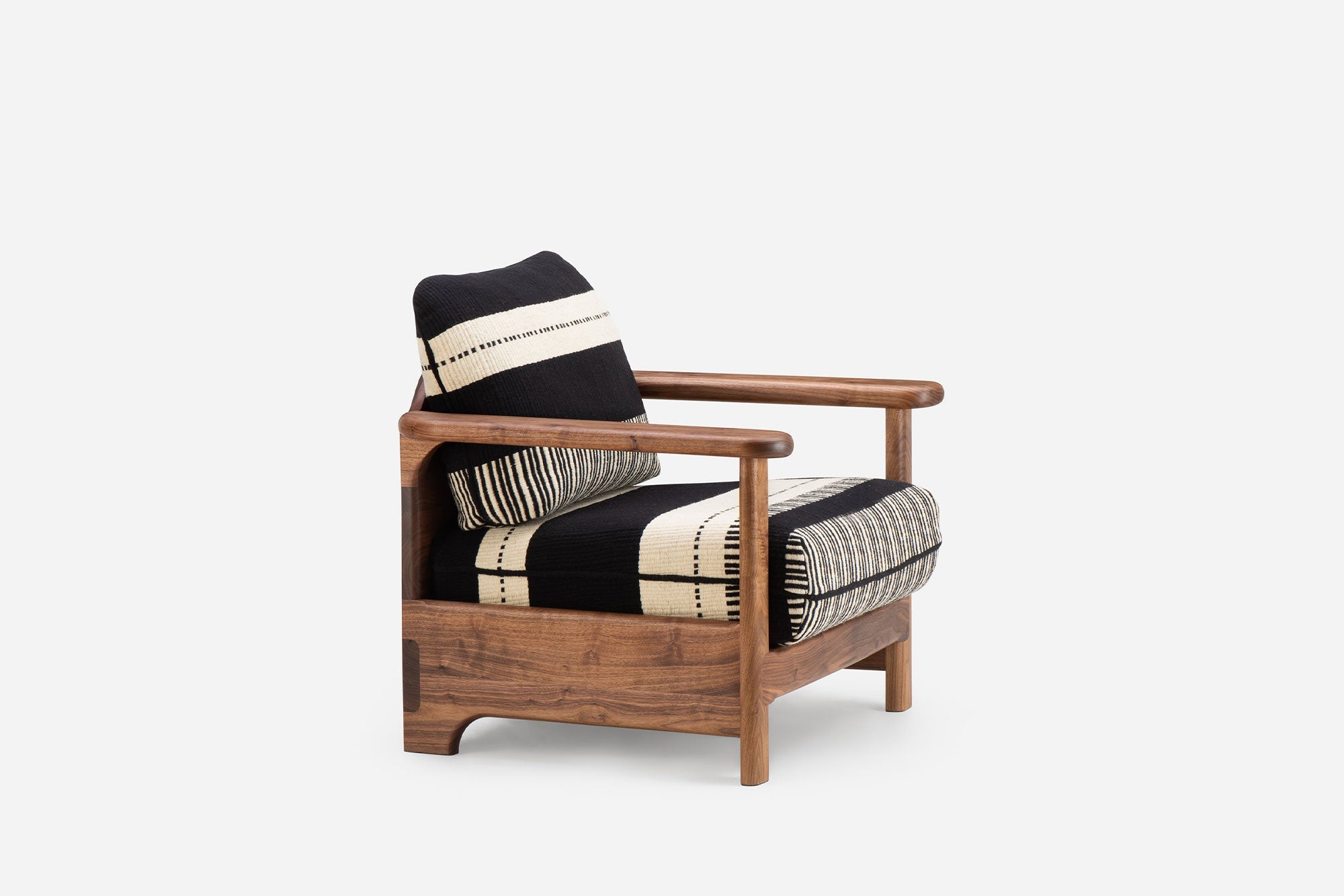TWENTY-FIVE LOUNGE ARMCHAIR WITH MANTA LIDO – De La Espada USA