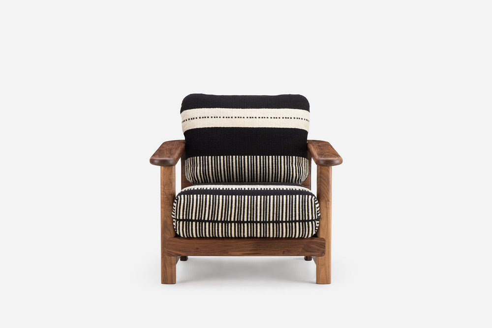 DANISH OILED WALNUT & MANTA LIDO PRETO / CRU