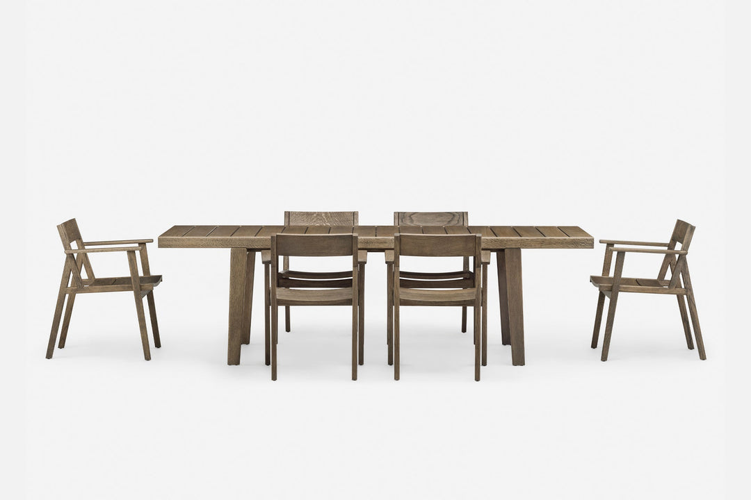 BLACK OILED EUROPEAN OAK (+ 98.6°F OUTDOOR DINING ARMCHAIR)